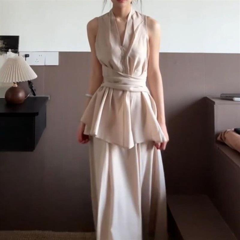 法式气质无袖挂脖连衣裙子女夏季2026新款高级感穿搭一整套长裙