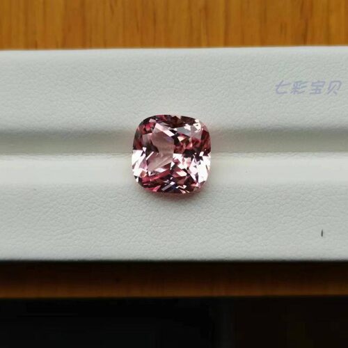摩根色培育蓝宝石七彩宝贝