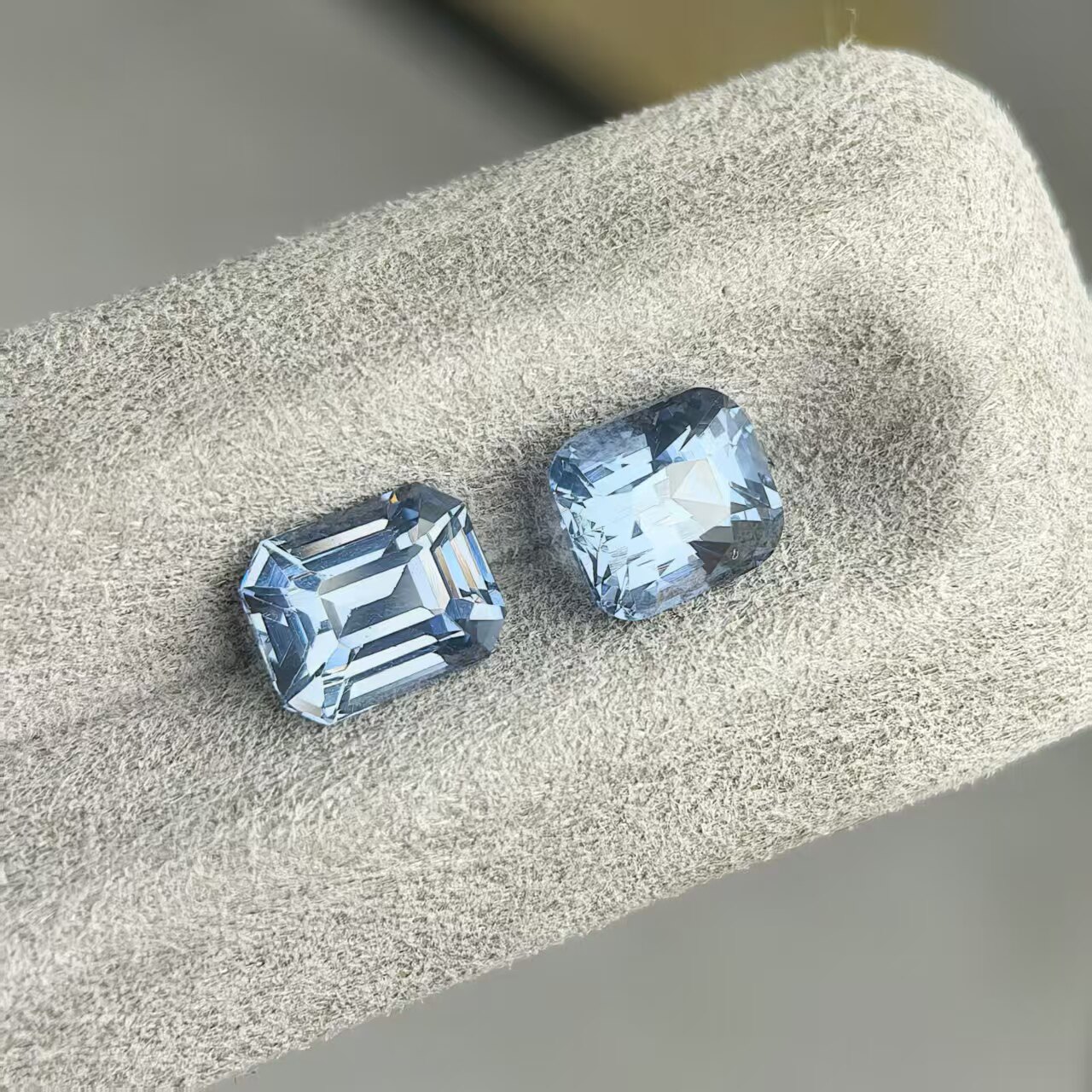 1ct+冰川蓝马亨盖钴尖晶石 玻璃体满火爆棚 GRC大证 精品收藏级