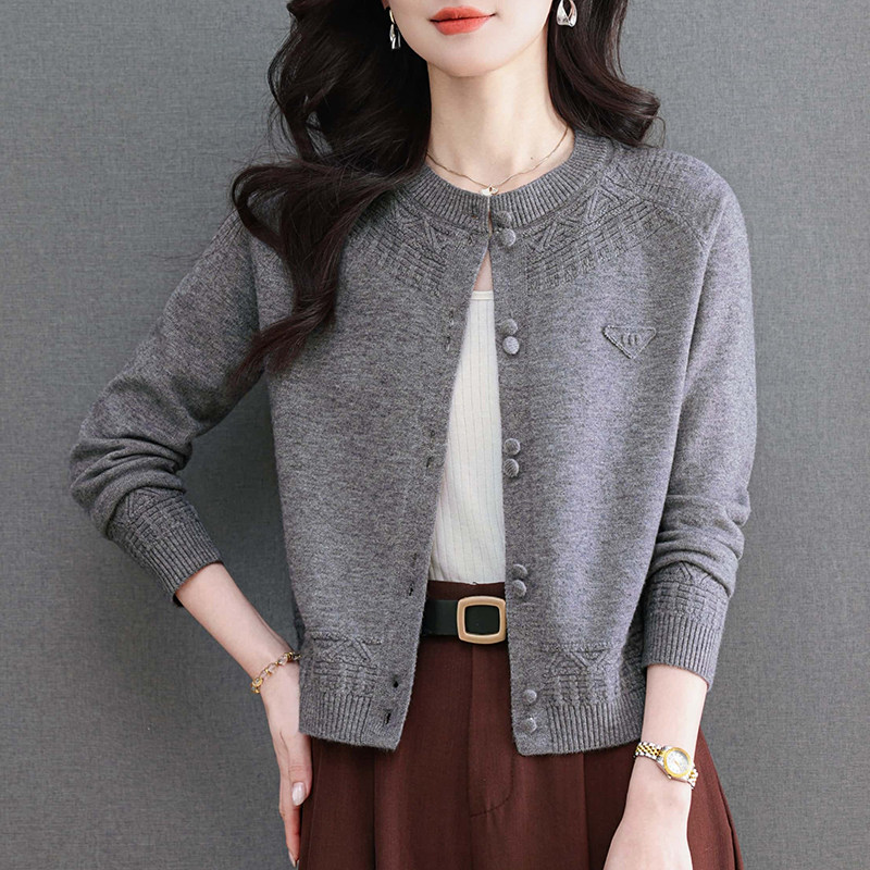 春秋羊毛针织开衫女圆领短款中年妈妈装通勤风纽扣毛衣外套高级感