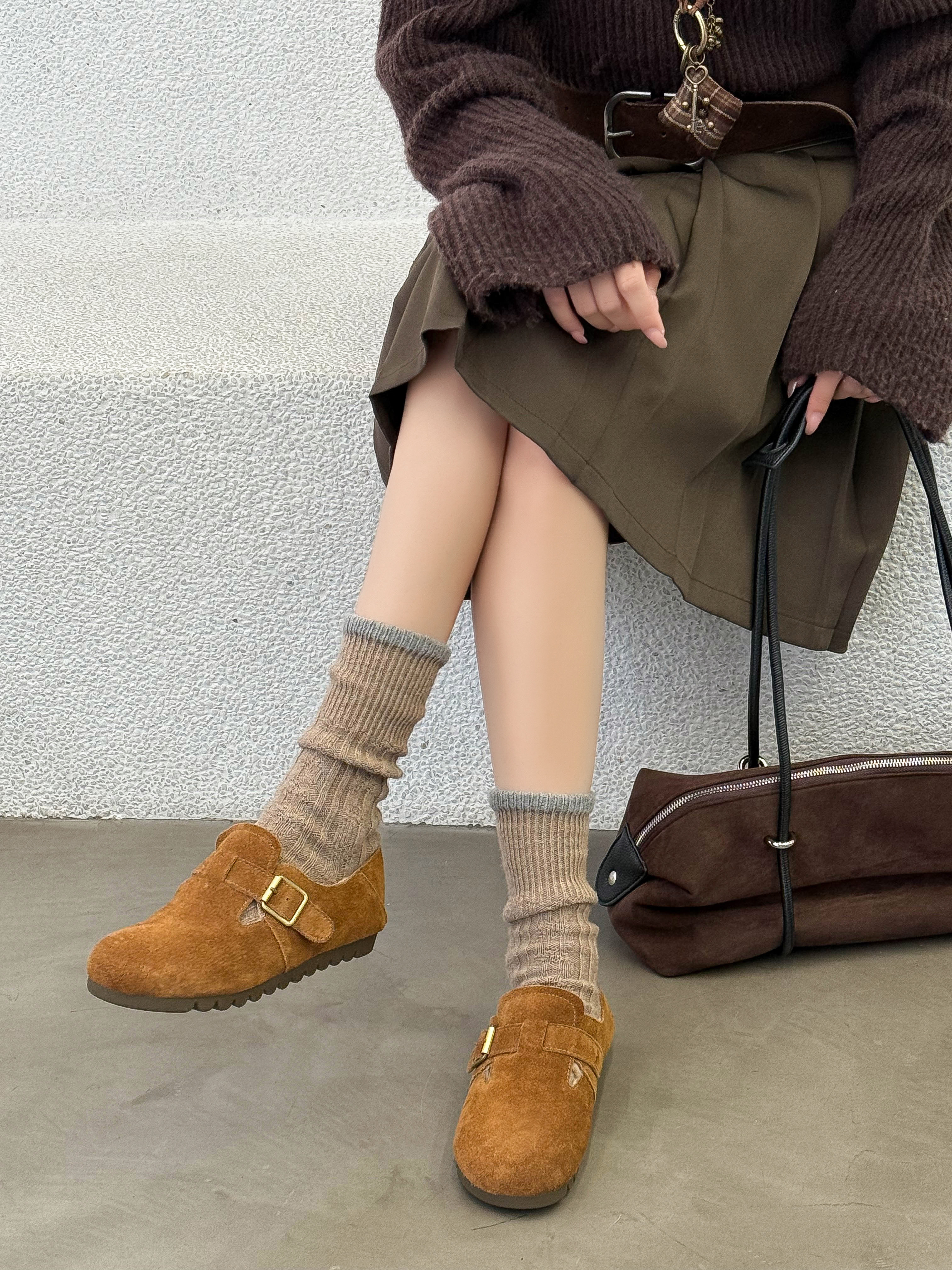 2025新款平底休闲鞋女百搭休闲板鞋系带圆头小白鞋真皮女鞋加绒的