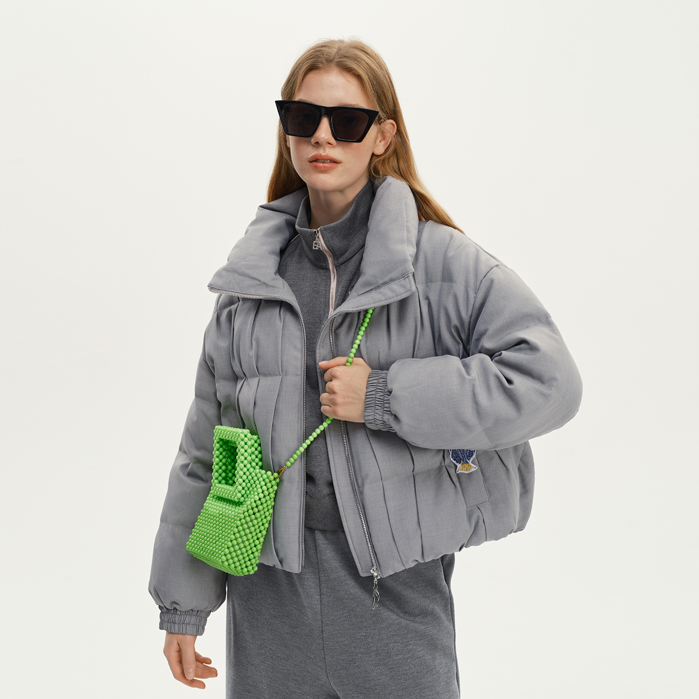 艺之卉90鹅绒短款连帽羽绒服