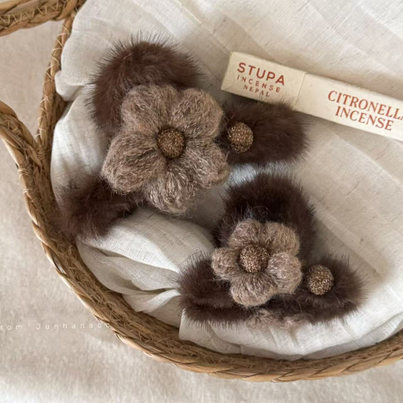 毛绒花朵抓夹女秋冬鲨鱼夹发夹新款高级感后脑勺盘发夹子发饰,饰品/流行首饰/时尚饰品新,发饰,淘宝优惠券,粉丝福利购,淘宝优惠卷