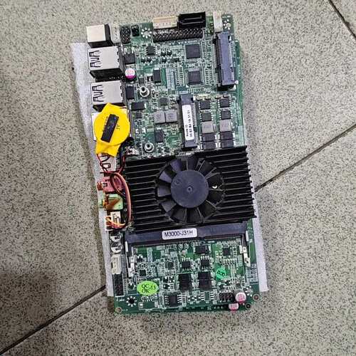 议价机主板，j3160,4GB内存，机 工控实物图