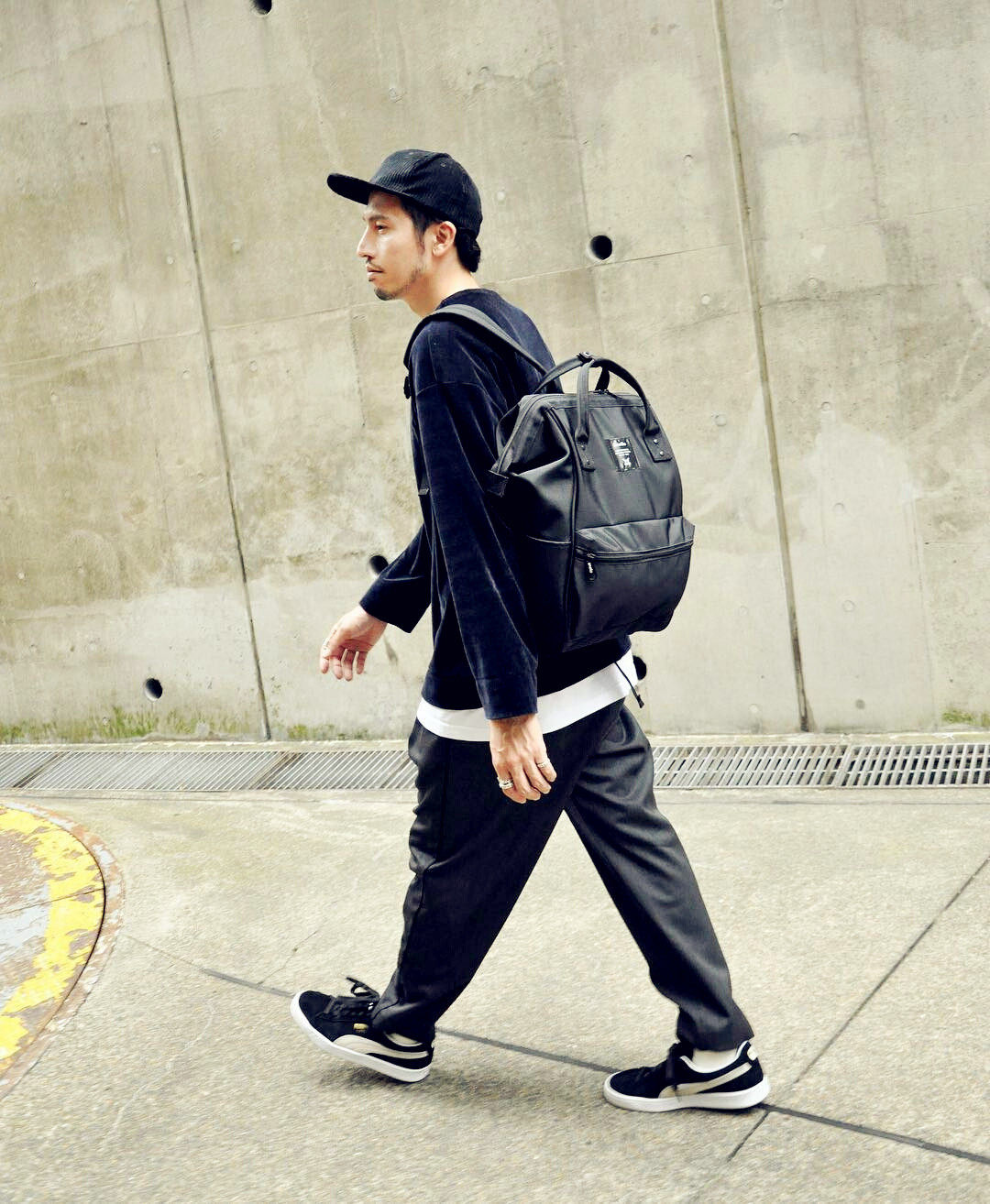 黑金款日韩潮酷男女青年双肩背包大号电脑包休闲旅行包