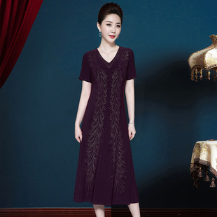 妈妈连衣裙夏季 高端大码 中老年女装 2025新款 裙子 时尚 洋气过膝长款