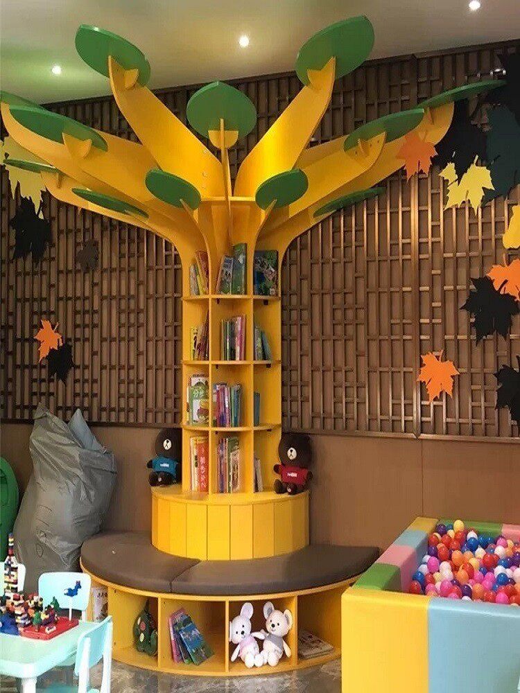 原木绘本馆树形展架儿童书报架大树造型书架收纳架橱窗落地道具