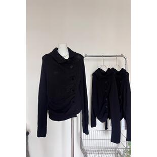 ifashion自制新款暗黑系不对称纽扣设计粗针工艺荡边翻领毛衣女