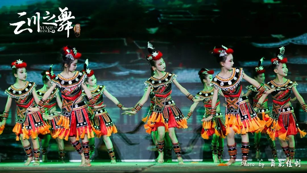 儿童铃呦灵舞蹈服等抖玛演出服彝族妞妞彝族欢歌表演服瑶族侗族