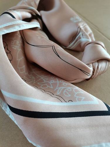 斜纹小方巾丝巾春夏款米色苏雅中方巾桑蚕丝65X65CM三八节礼物