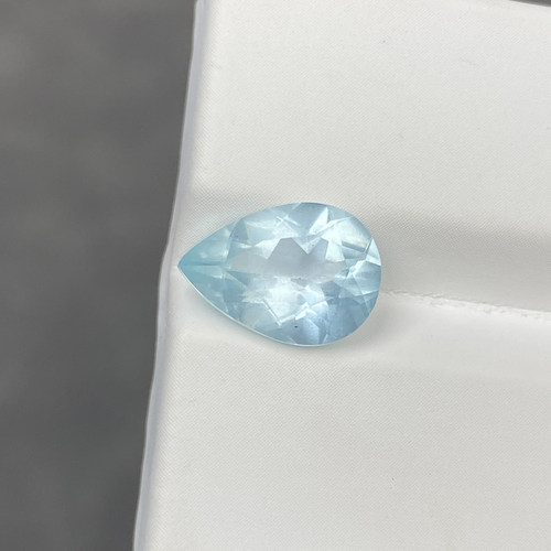 2.5克拉天然丝绒奶呼呼海蓝宝
