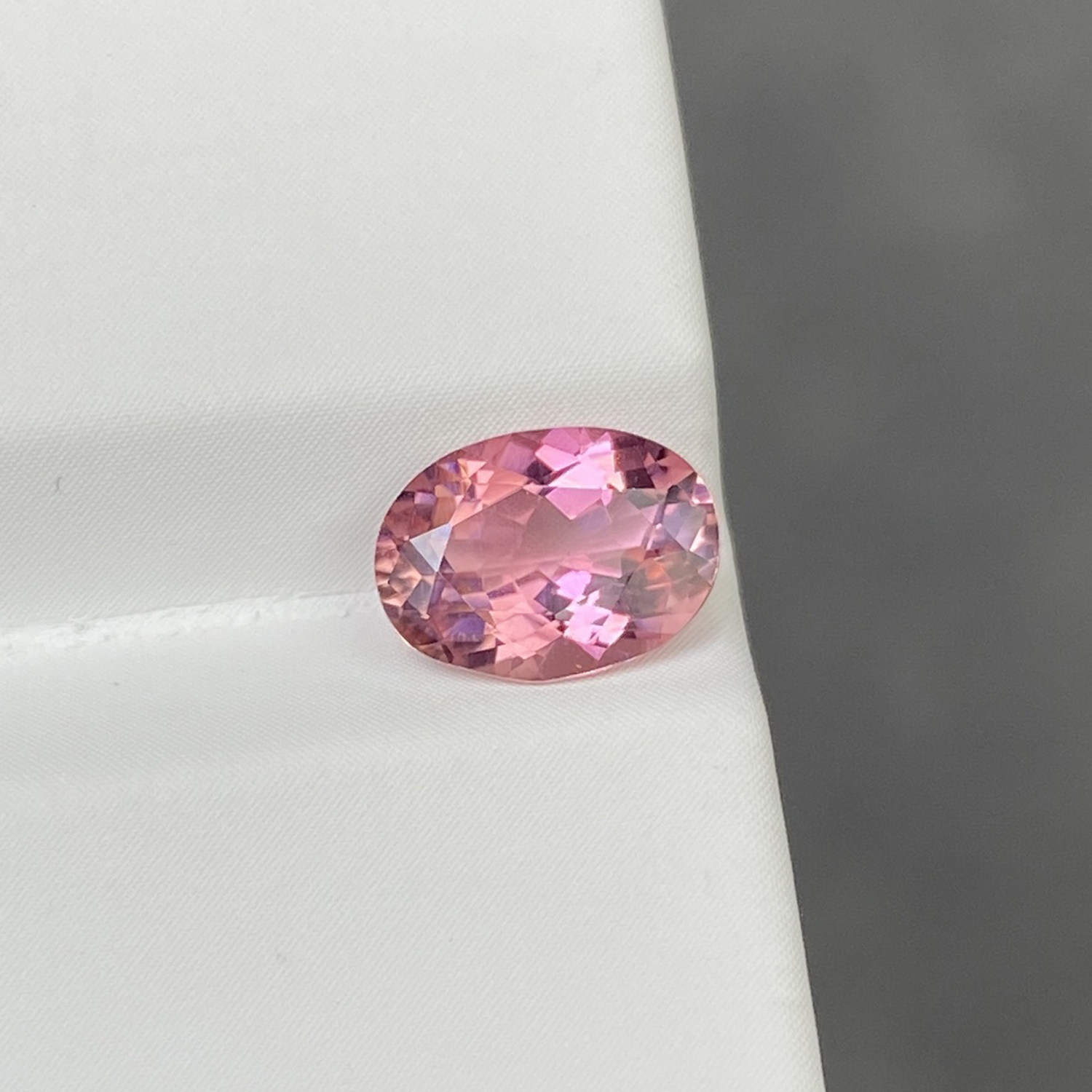 【一氏】1.1克拉天然娇艳粉碧玺裸石椭圆戒面干净满火彩女孩礼物