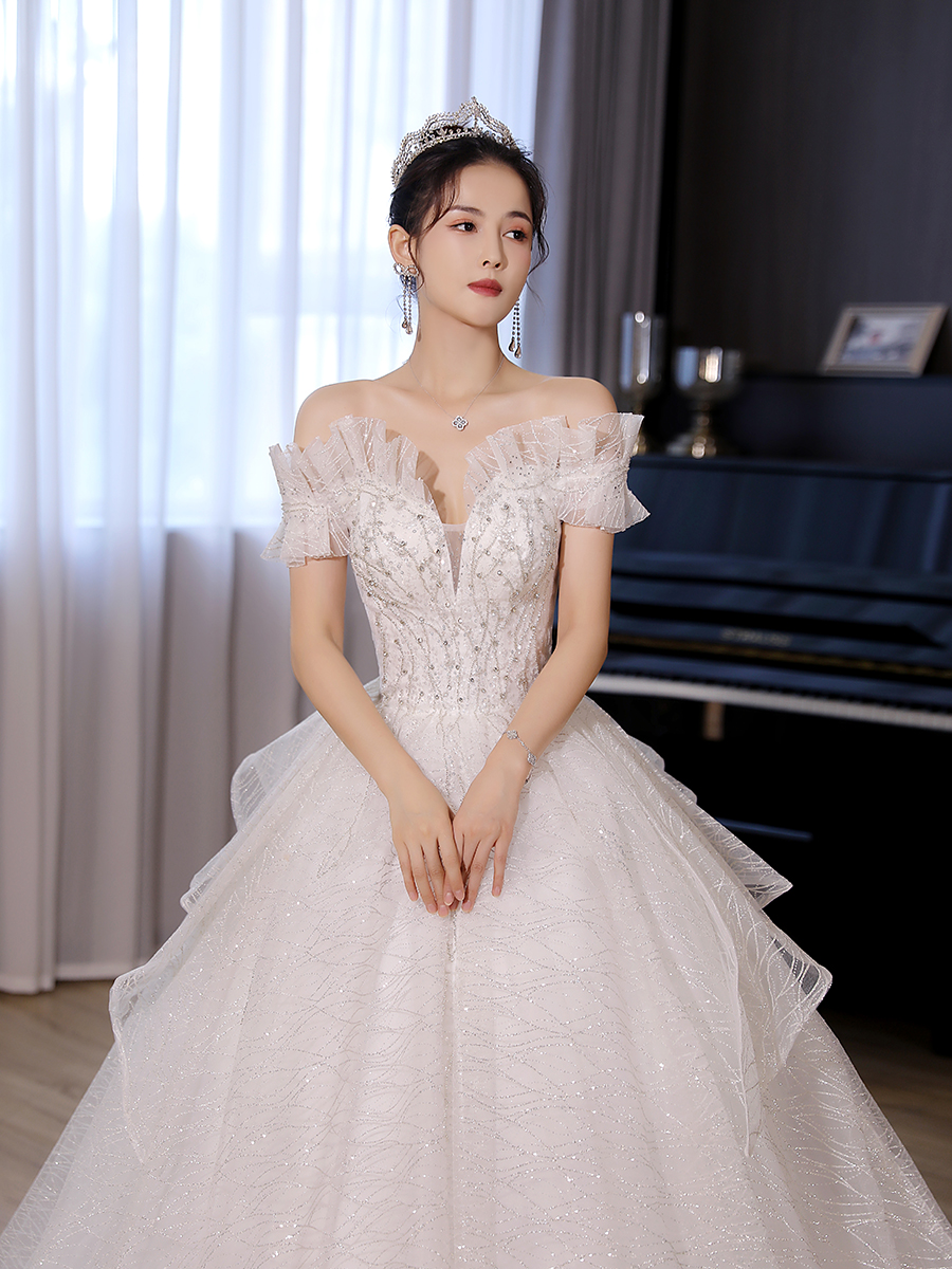 French -style shoulder wedding dress 2024 new bride palace atmosphere high -end luxury and heavy work V -neck French -style shoulder wedding dress 2024 new bride palace atmosphere high -end luxury and heavy work V -neck