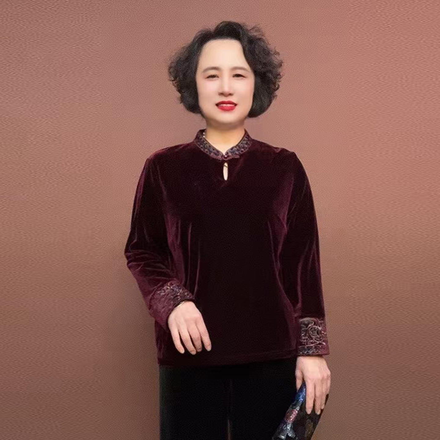 重工刺绣丝绒上衣裤子两件套妈妈