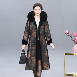 皮草大衣女 皮毛一体外套中老年妈妈高贵加绒加厚连帽长款 冬季 新款
