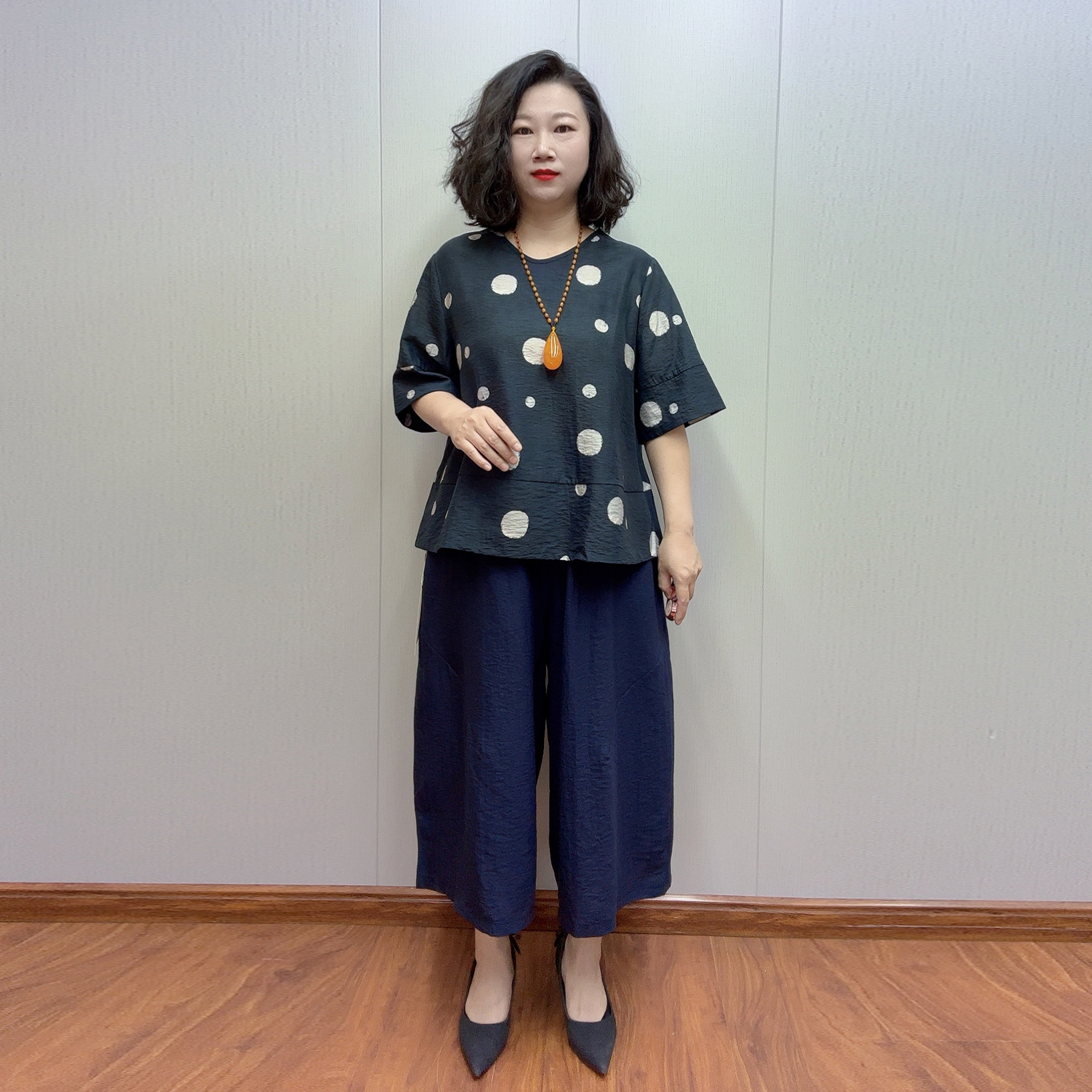 气质中年妈妈棉麻两件套夏季新款大码圆领波点上衣阔腿裤遮肉套装