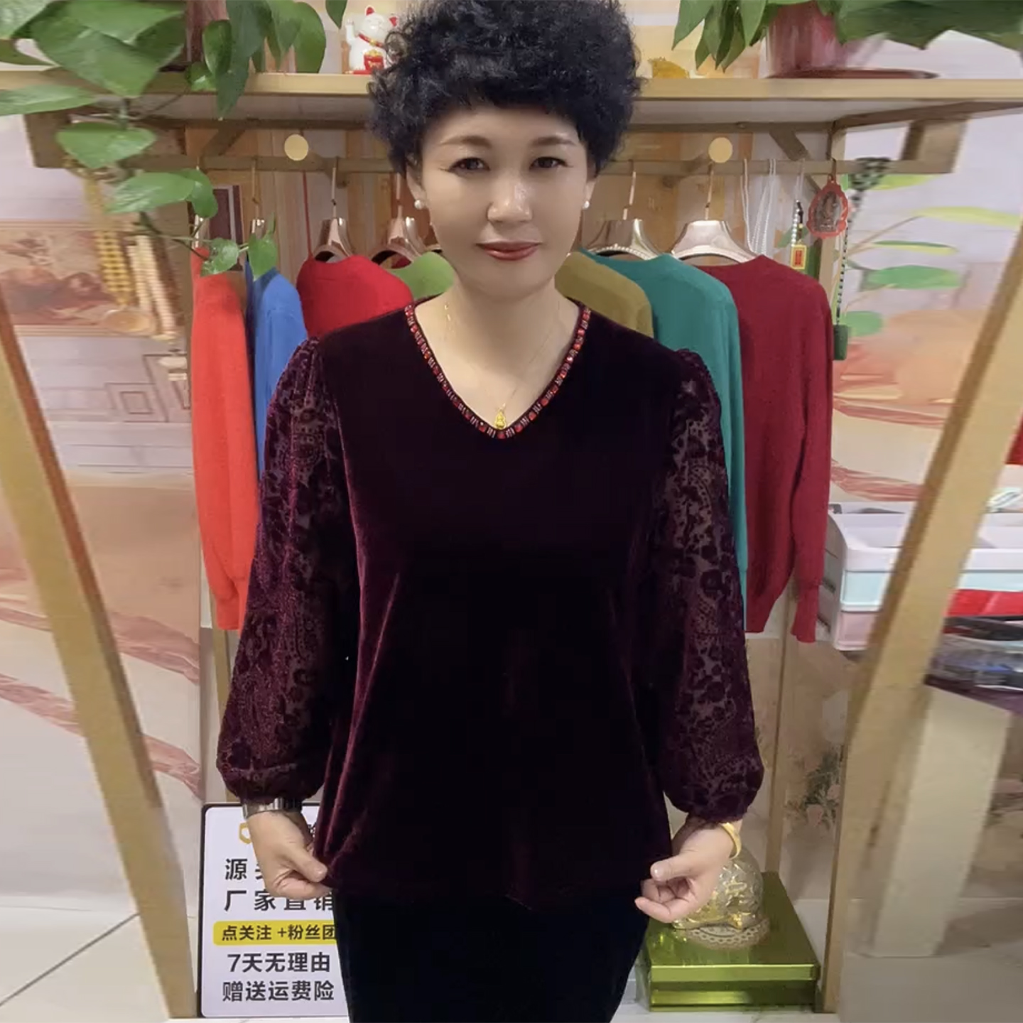 时尚妈妈丝绒打底衫v领镶钻体恤