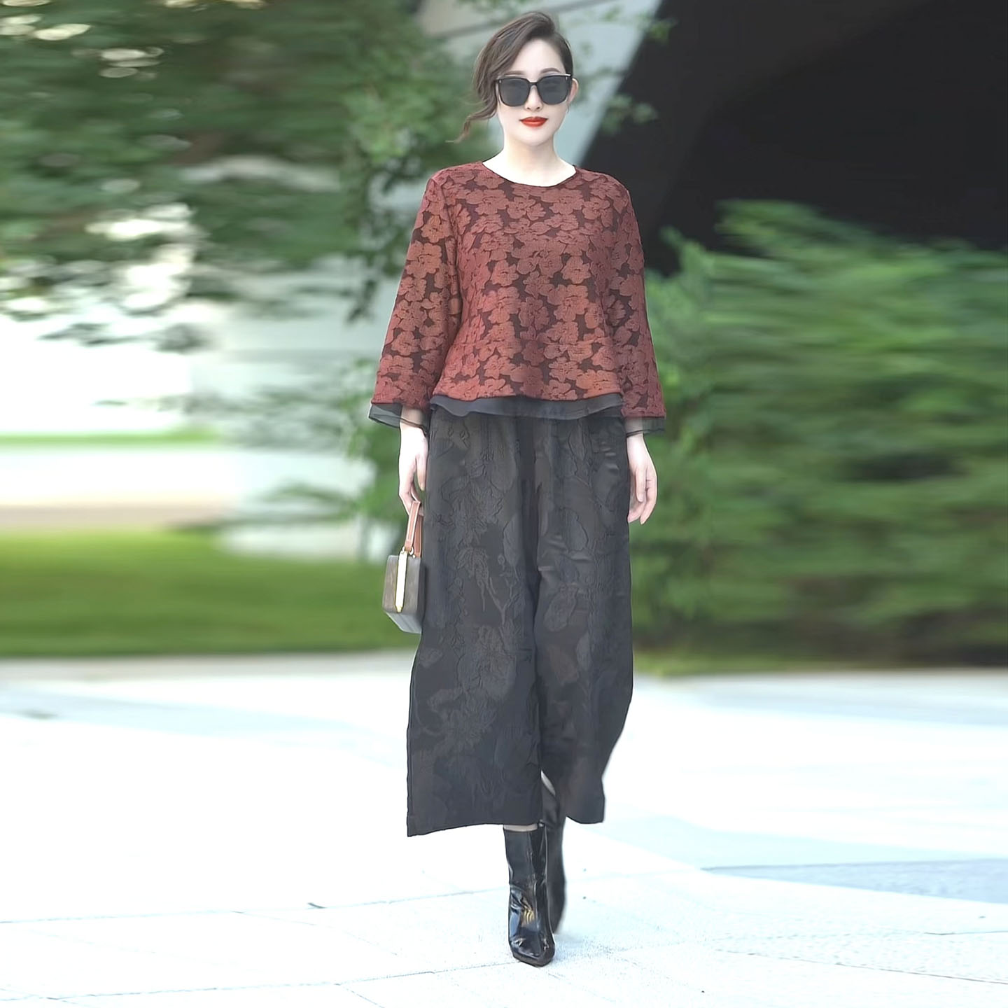 妈妈装宽松显瘦休闲烫金剪花