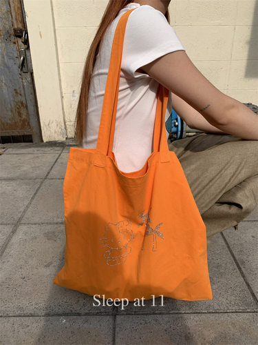 春夏chao靓！.今天背个橙色包包去上班！容量超大还是kitty哦~