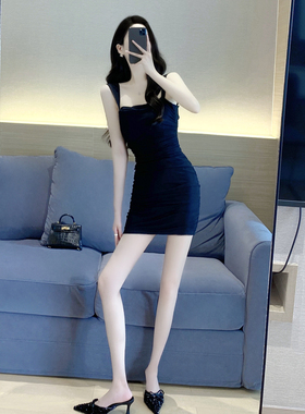 黑色吊带连衣裙女夏季2022新款气质名媛修身纯欲风辣妹性感包臀裙