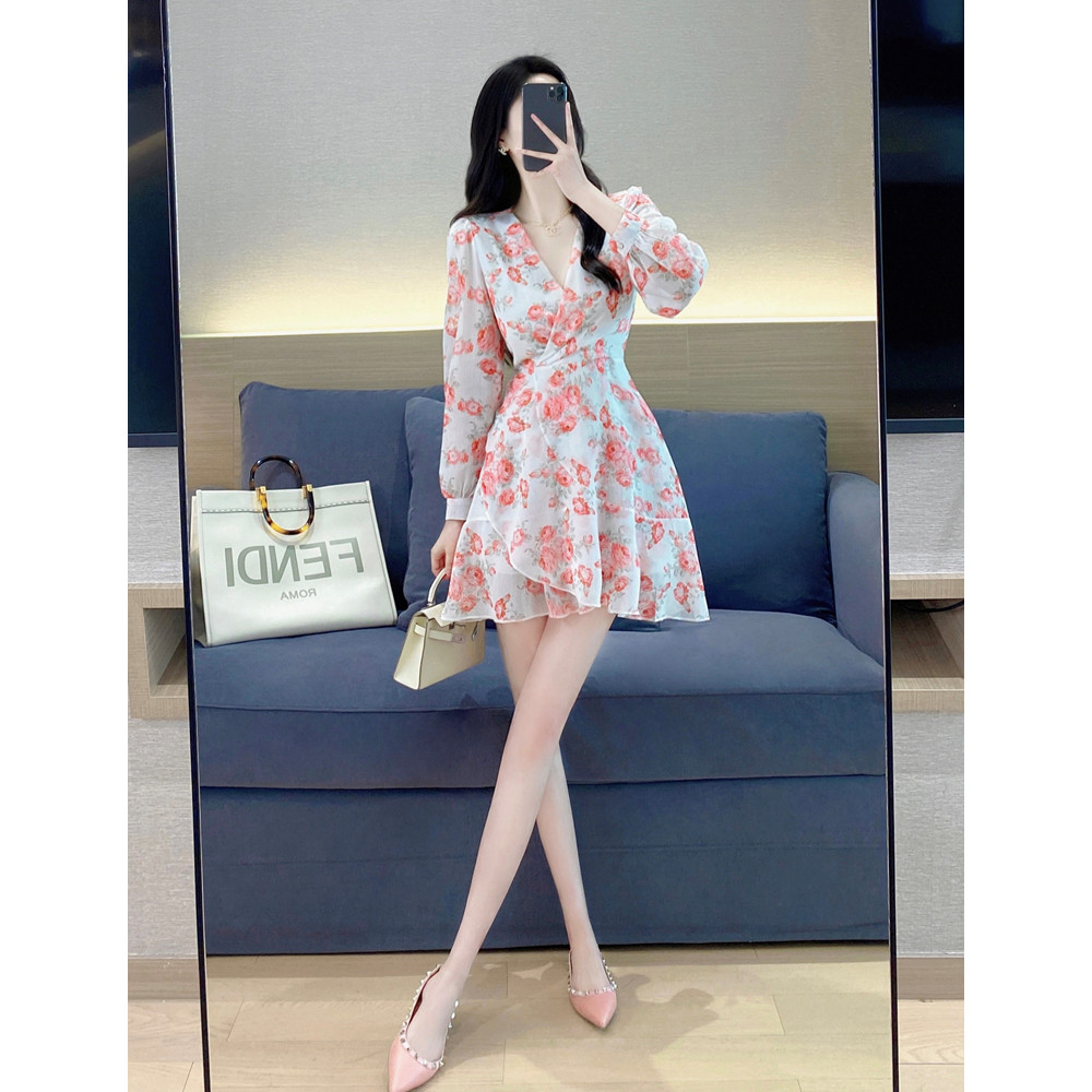 粉色碎花连衣裙春装女2023年新款法式气质名媛收腰显瘦v领雪纺裙