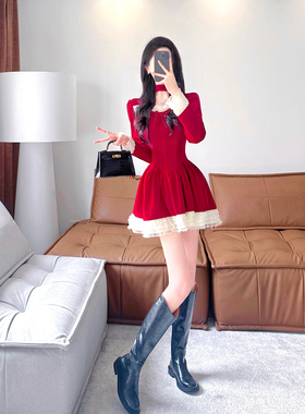 红色丝绒连衣裙2024新款女秋装高级感气质名媛法式显瘦蕾丝a字裙