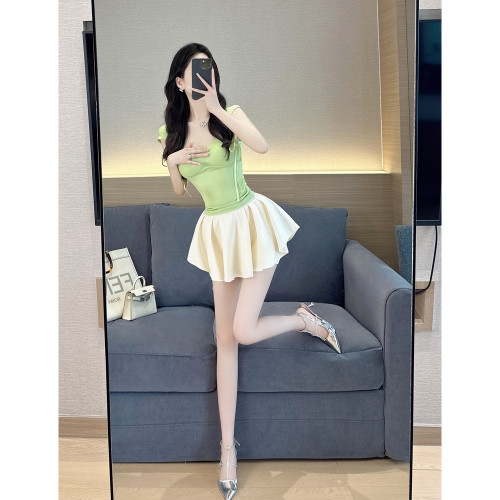 凸显小女人气质纯欲甜美短款半裙
