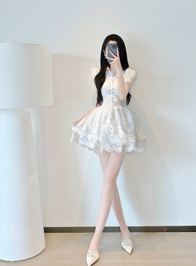 白色连衣裙女夏季2025新款高级感气质名媛收腰显瘦蕾丝刺绣短裙子