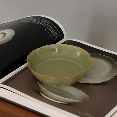 青瓷素面中式复古茶盘折边花口盘