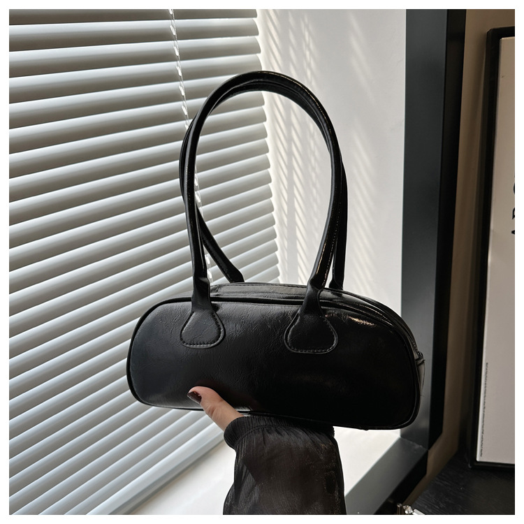 2025新款小众法棍包女黑色手提单肩包大容量高级感保龄球包