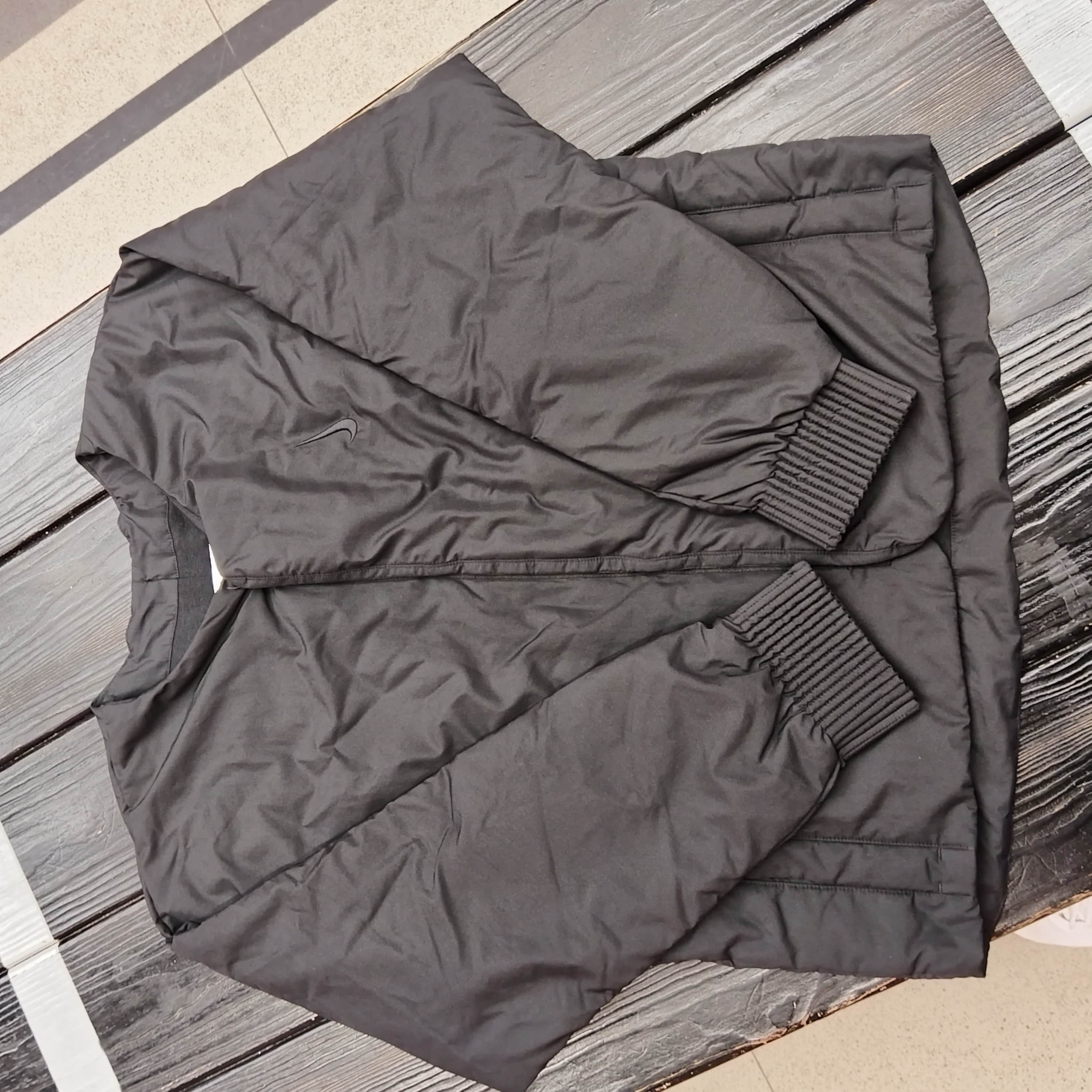 Nike耐克正品 秋冬男子运动休闲防风无领YOGA按扣外套棉服 FB8609