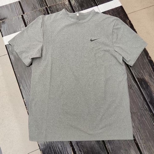 耐克男夏季速干透气短袖T恤