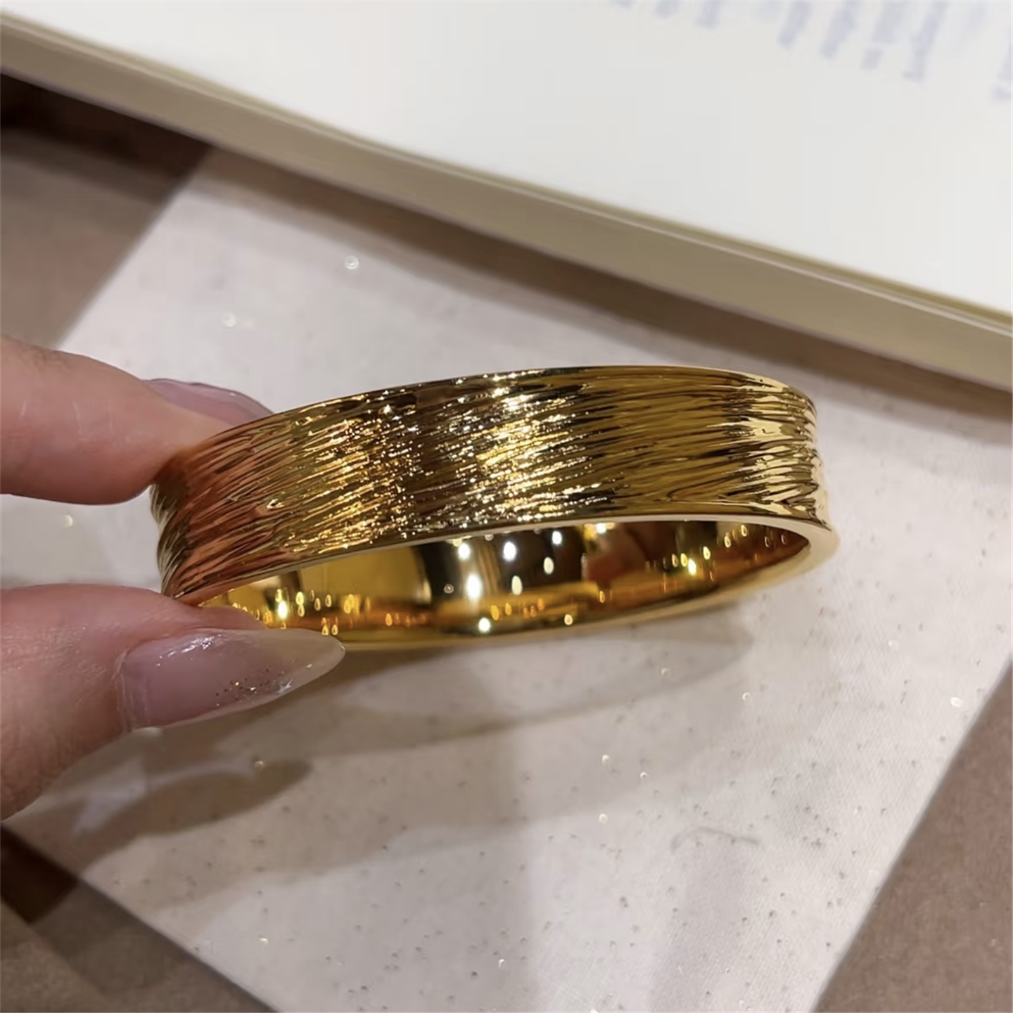 金铺同款5D硬金工艺亮面千丝万缕手镯女闭口宽版轮胎显贵手环仿真