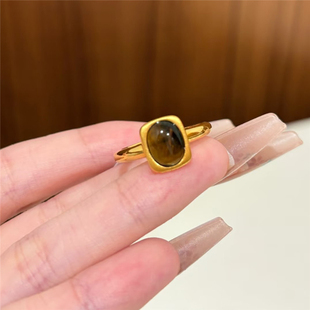 沙金小克重方型黄虎眼石戒指女仿真黄金色几何小方块招米米食指戒