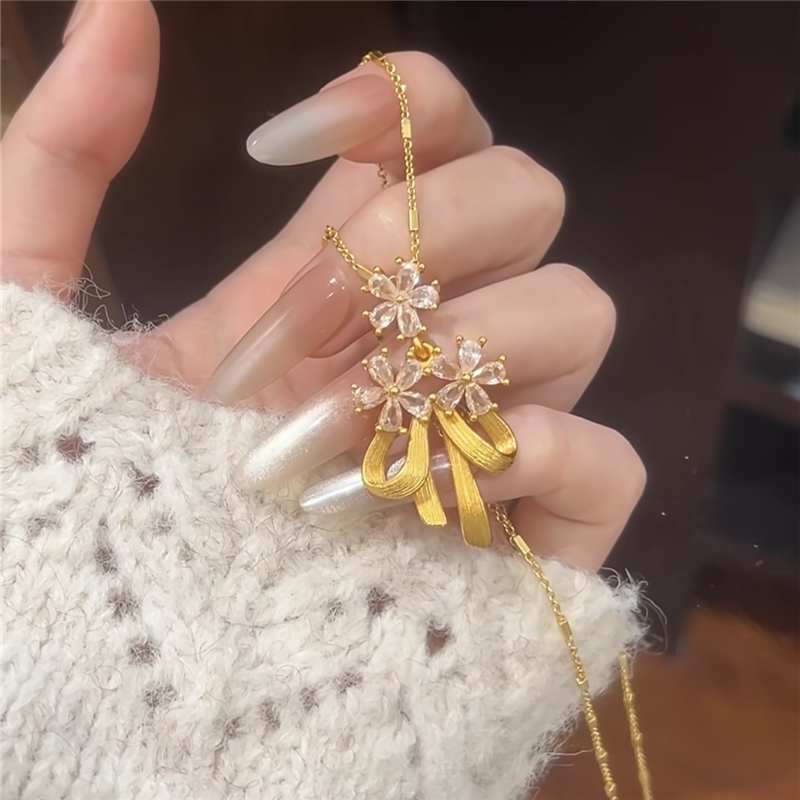 闪闪发光点钻拉丝蝴蝶结桃花吊坠项链女仿真黄金精致不掉色锁骨链