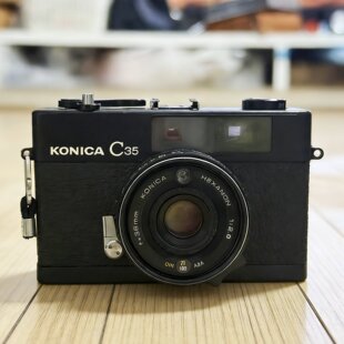 柯尼卡Konica C35旁轴135胶卷胶片照相机 复古收藏婚纱影视道具GZ