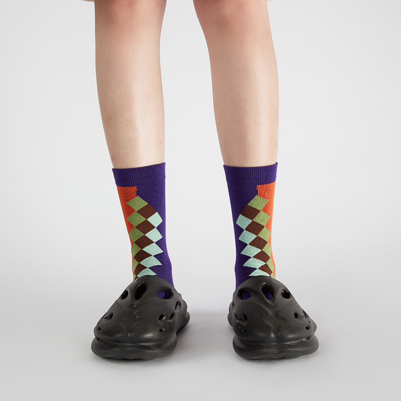 Preppy系列中筒格纹袜