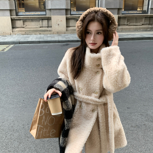 卢西西羊羔毛复合皮毛一体外套女冬季2025新款保暖舒适纯羊毛韩系