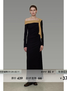 UNSPOKEN撞色斜肩针织连衣裙女春季2026新款修身显瘦高级感长裙子