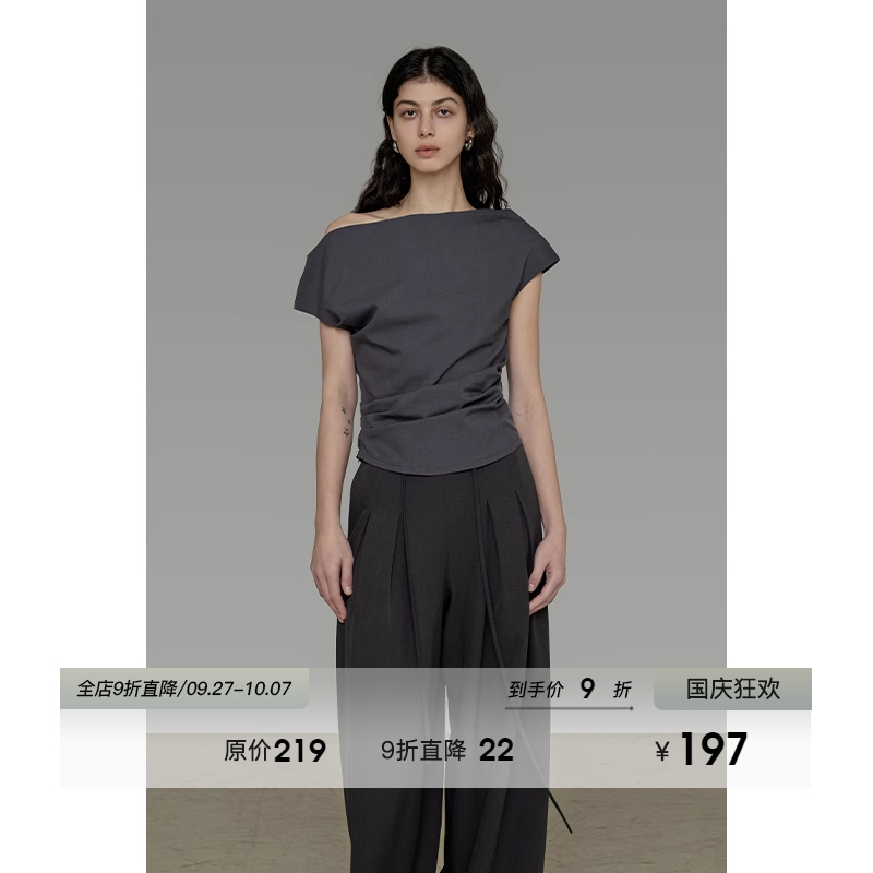 UNSPOKEN简约不对称斜肩T恤女2025夏季新款褶皱修身显瘦露肩上衣