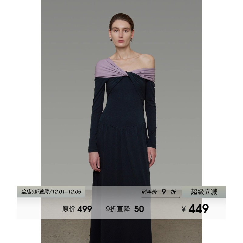 UNSPOKEN撞色斜肩针织连衣裙