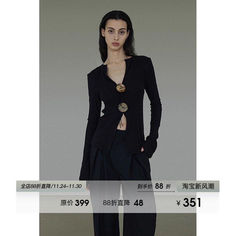 UNSPOKENV领椰壳扣法式针织衫