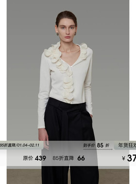 UNSPOKEN立体花装饰V领针织衫女春季2026新款原创设计感修身上衣