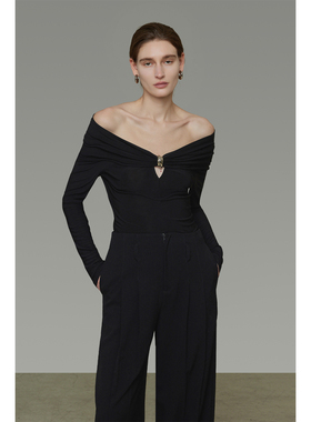 UNSPOKEN大V领修身针织衫金属装饰气质打底上衣2026春装新款