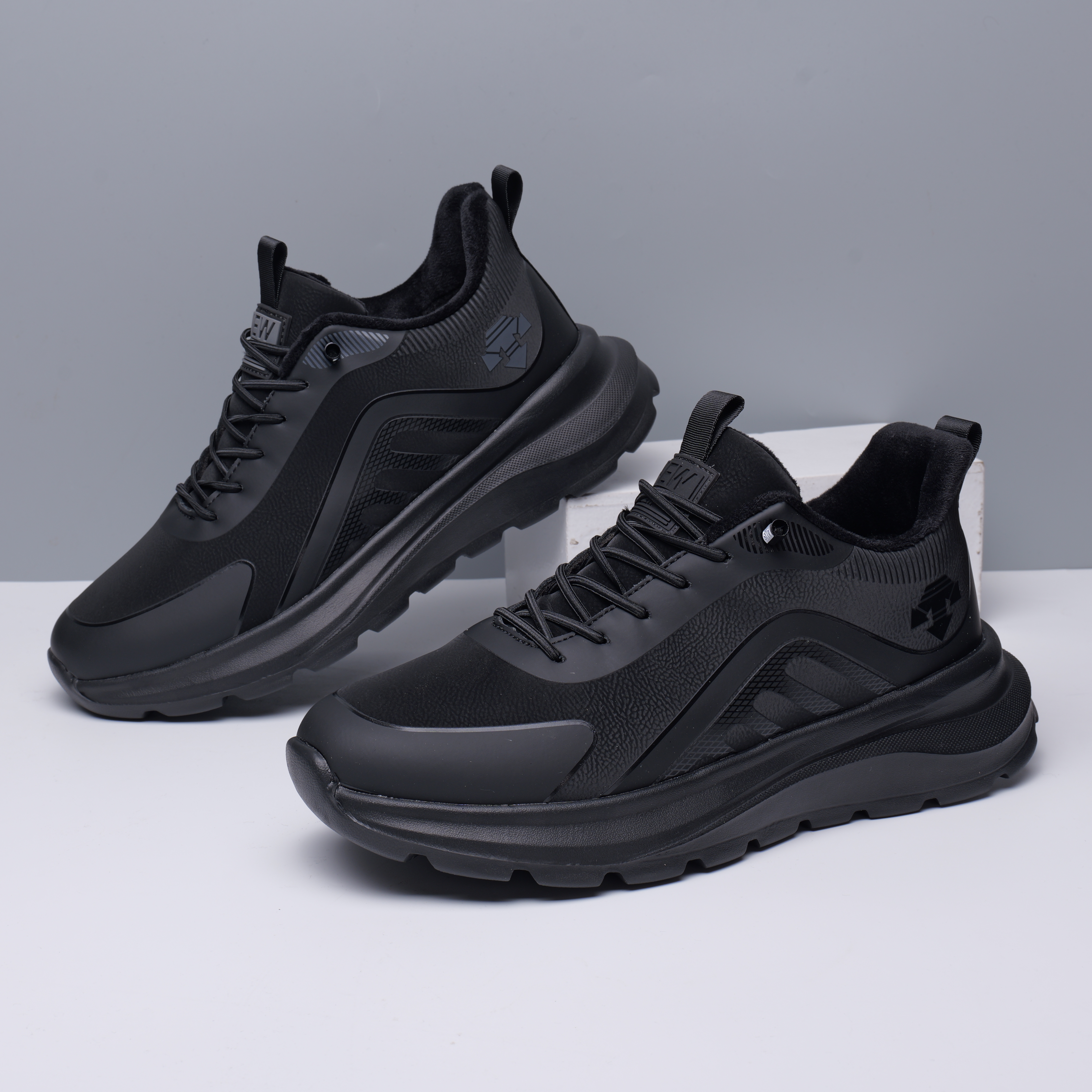 冬季新款男鞋2025新款男士皮面运动鞋百搭软底加棉保暖休闲鞋防滑