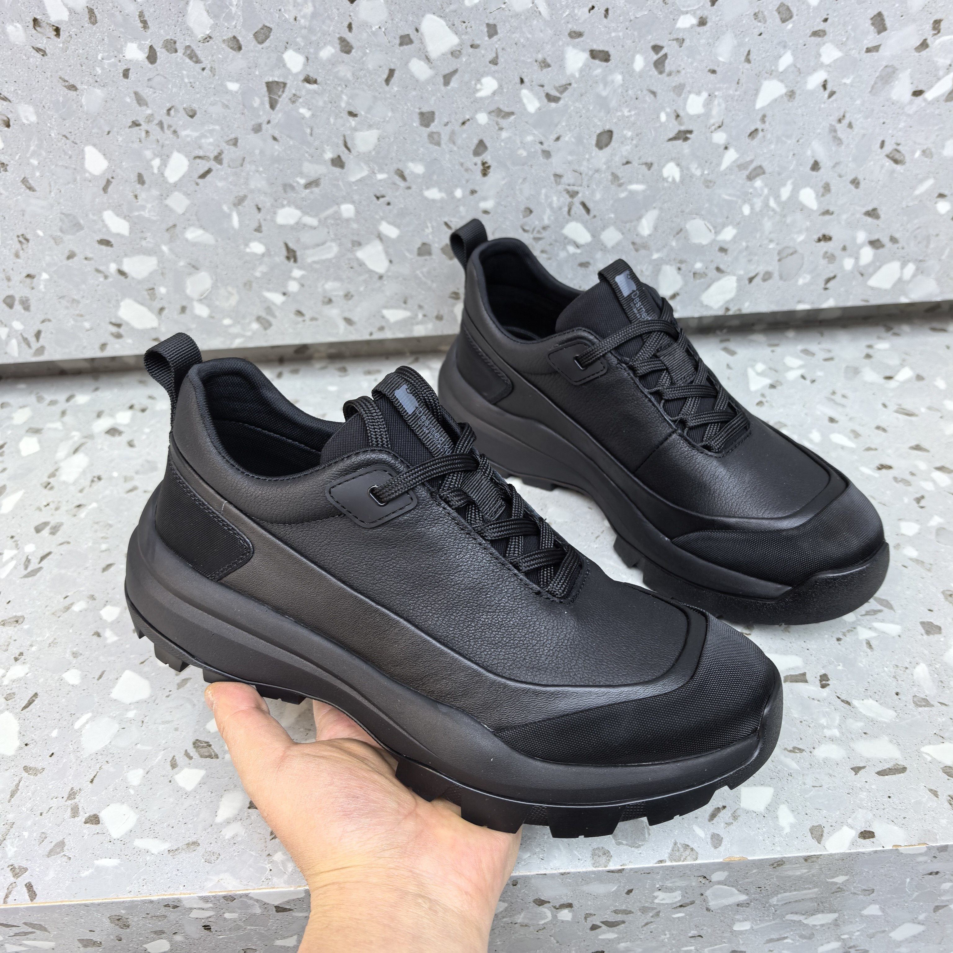 运动鞋男2025冬季新款真皮防臭潮流百搭厚底防滑男士跑步休闲鞋子