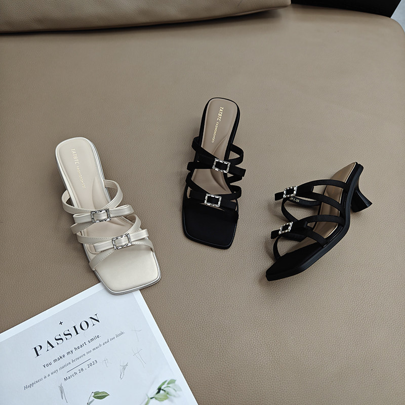 凉鞋女夏外穿2025新款露趾晚风一字带高跟鞋配裙子法式绝美凉拖鞋