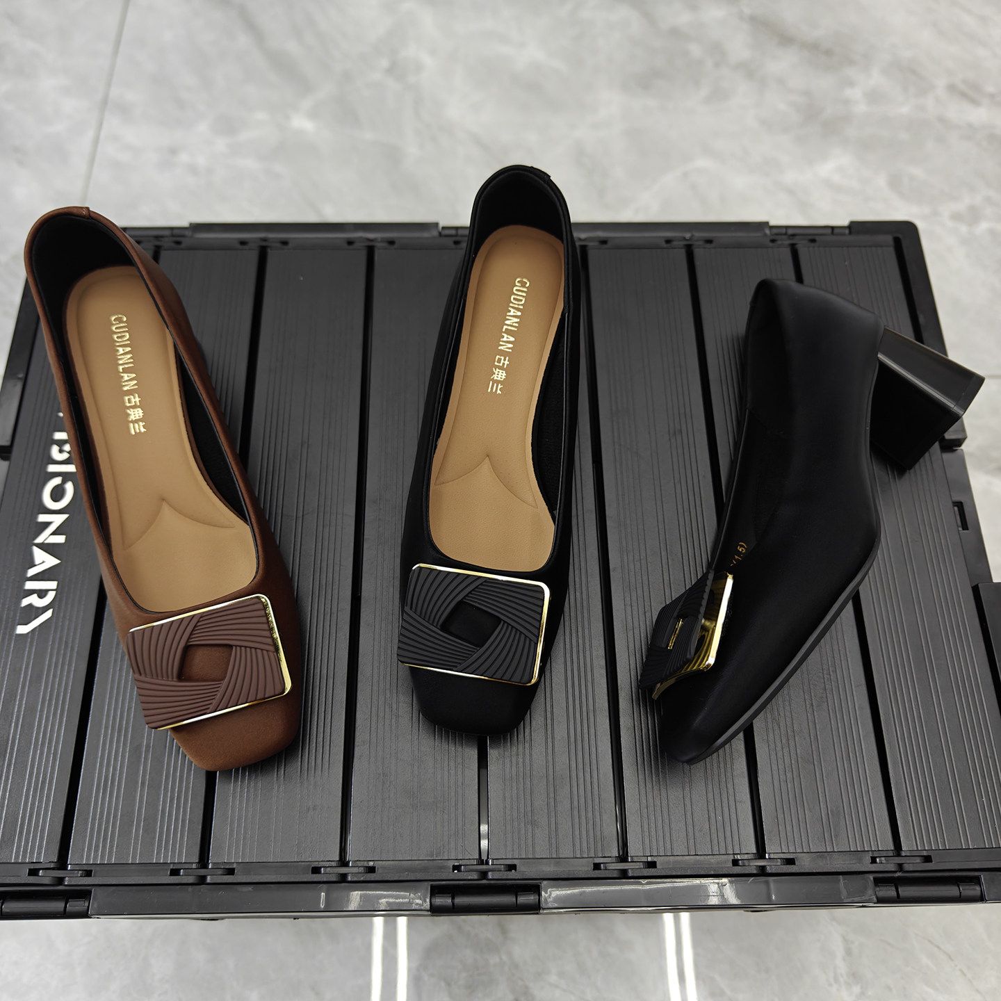 粗跟高跟鞋女2025年新款浅口方头气质不累脚金属方扣时尚舒适单鞋