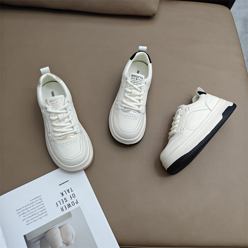 简约厚底小白鞋子女2026新款春秋轻便舒适女鞋配裙子百搭休闲板鞋