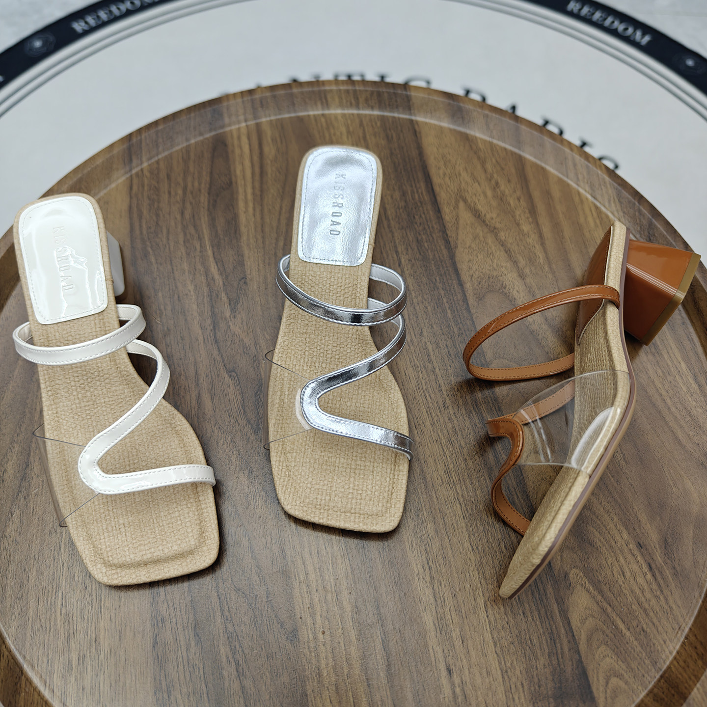 透明粗跟凉拖鞋女外穿2026夏新款方头仙女风配裙子中跟气质一字拖